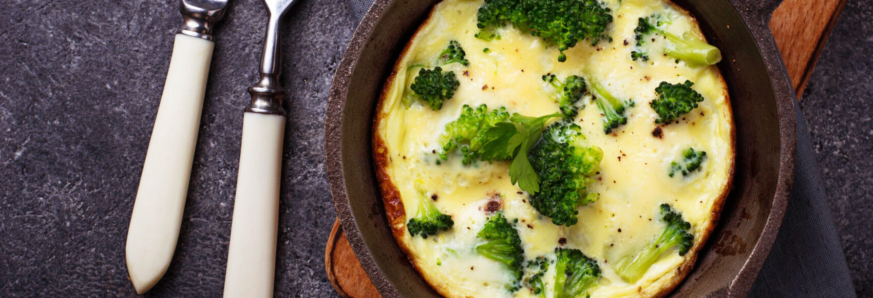 Couscous à la betterave & omelette aux brocolis