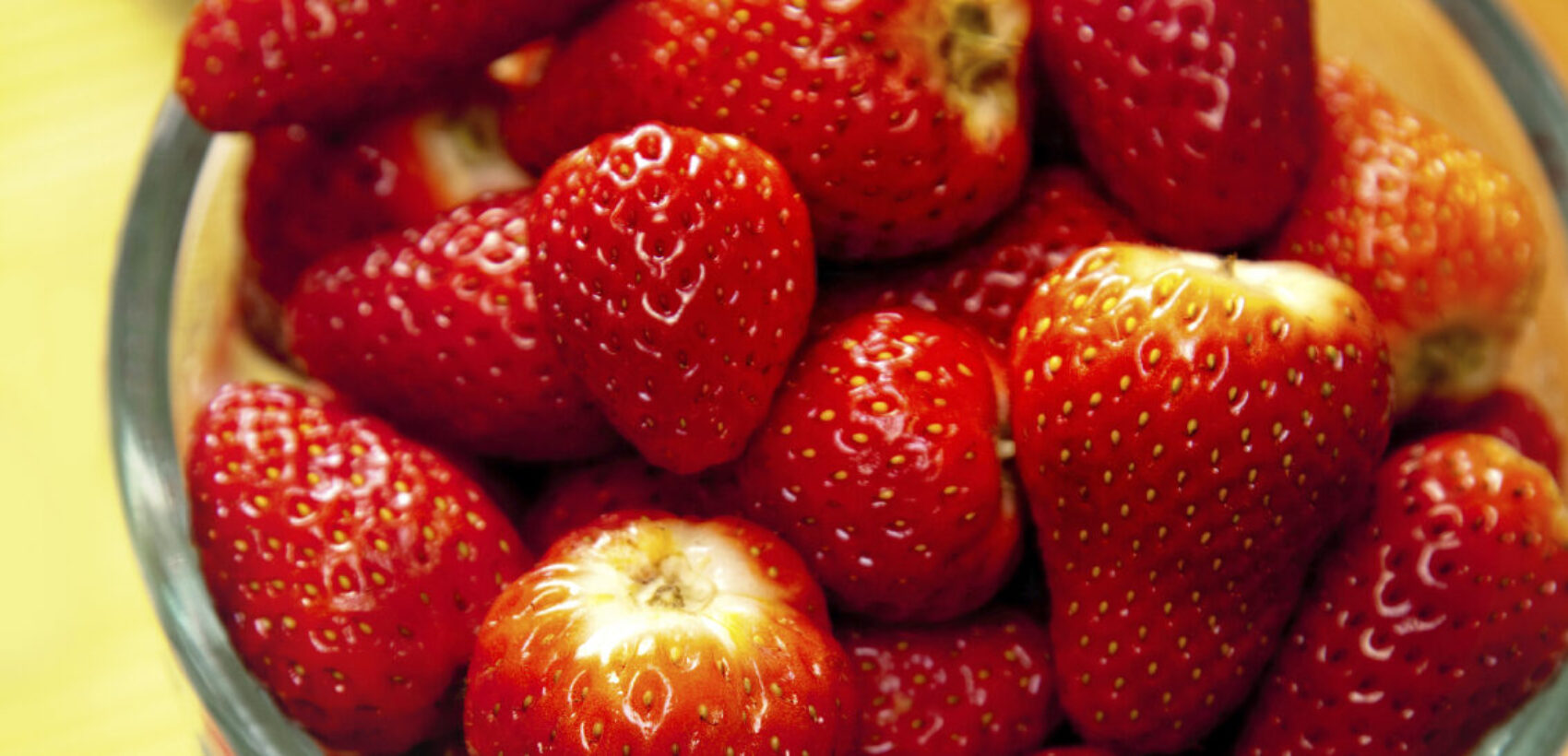 Croquettes de fraises au coulis de framboises