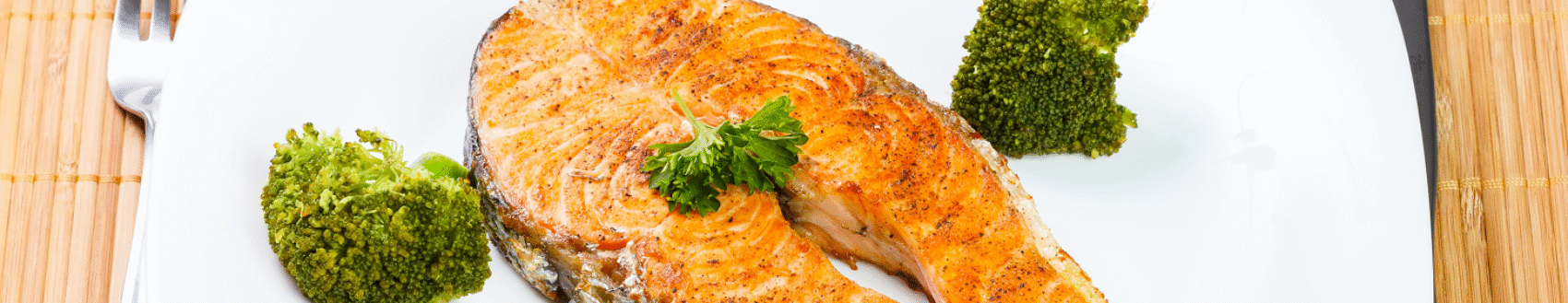 Filets de saumon au brocoli et aux tomates